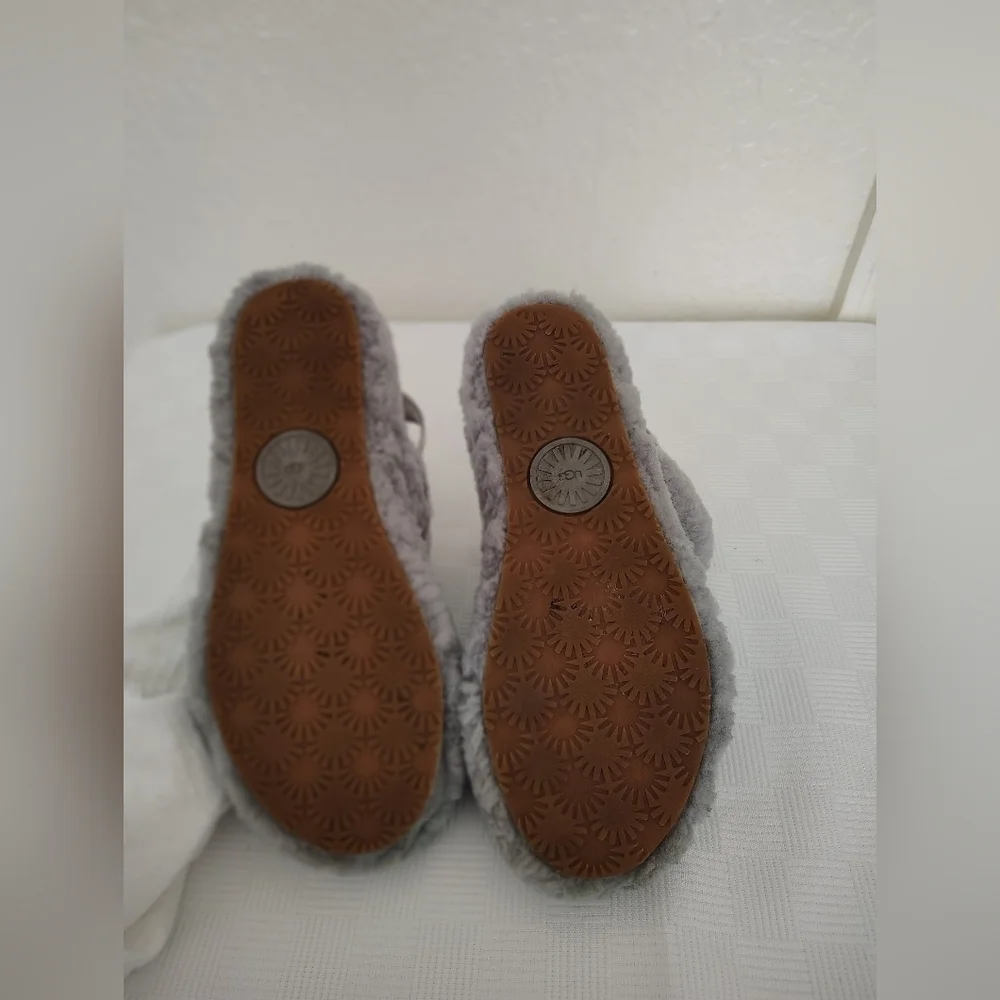 UGG Kids Fluffy Gray Sandals